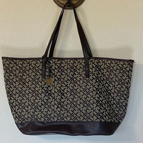 Tommy Hilfiger Logo Tote Bag - Picture 2 of 9